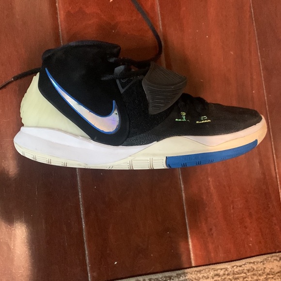 basketball shoes - Picture 2 of 9